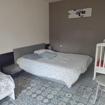 Maison Plain Pied, 2 Chambres, Longere Typique , Fraiche, Dans Bourg Avec Tous Commerces Lucay-le-Male Exterior foto