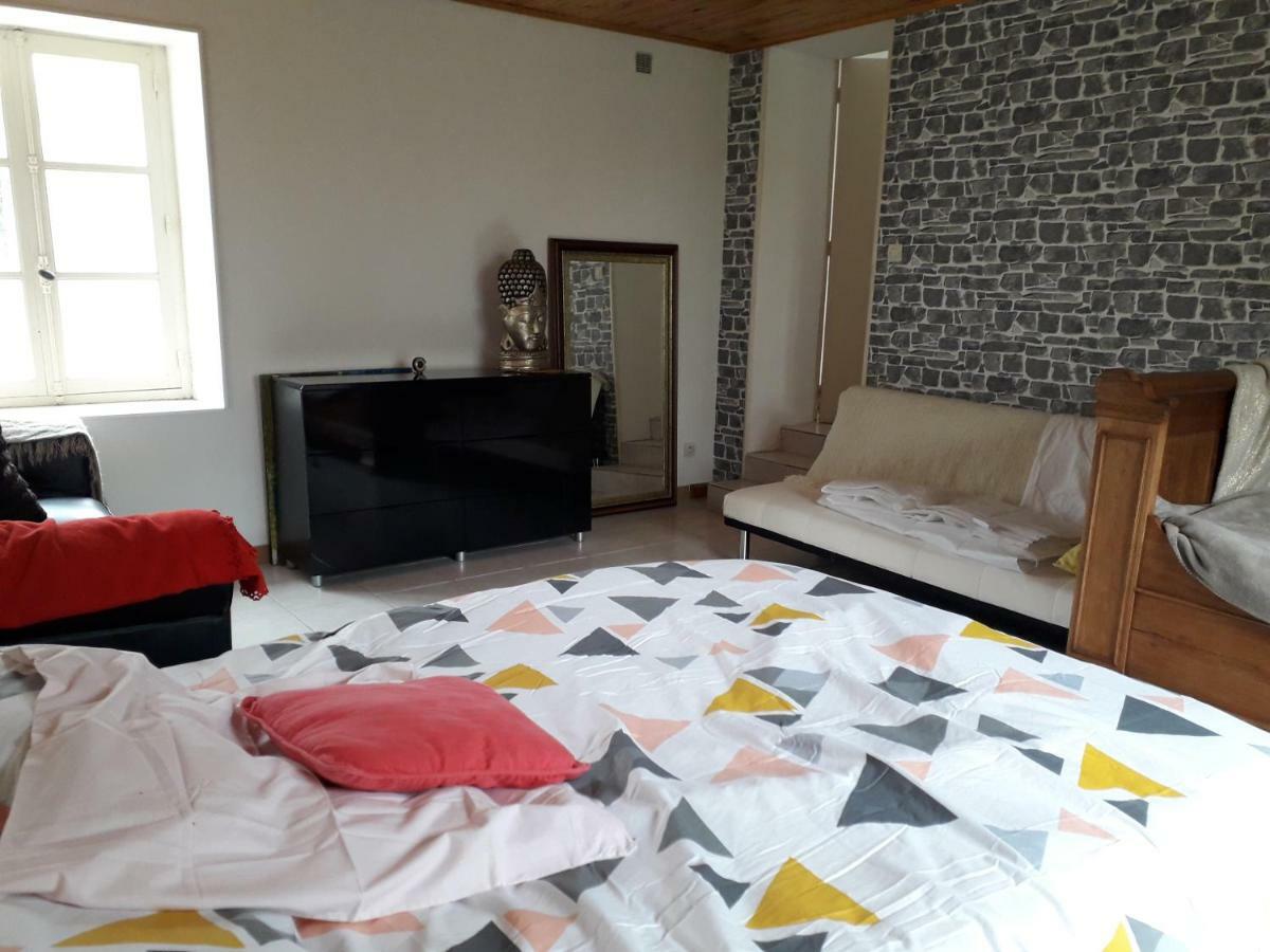 Maison Plain Pied, 2 Chambres, Longere Typique , Fraiche, Dans Bourg Avec Tous Commerces Lucay-le-Male Exterior foto